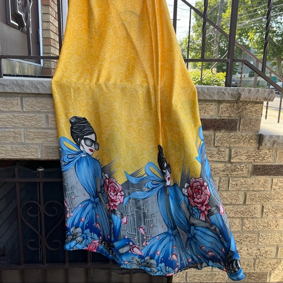 Gorgeous Oriental Print Yellow Silk Maxi Dress - Picture 6 of 15